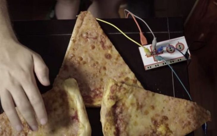 Mirá cómo una pizza puede ser una pantalla táctil