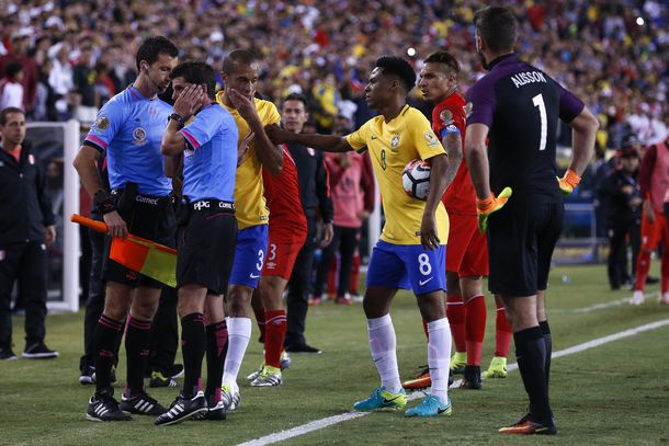 ¡Legítimo! El insólito y emocionante relato peruano del gol con la mano