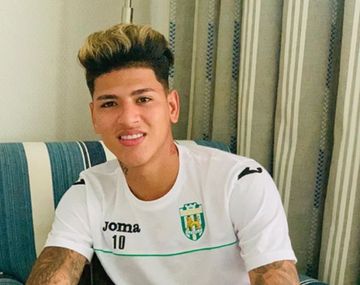 El Neymar colombiano llegó al país para firmar contrato con River