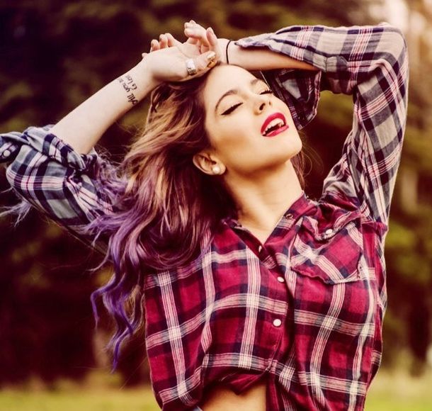 Martina Stoessel se animó a un cambio de look y tiene el pelo ¡azul y violeta!