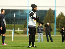 ¿era la solucion? mientras brasil fracasaba, ronaldinho le marco a independiente ¿era la solucion? mientras brasil fracasaba, ronaldinho le marco a independiente