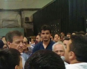 Raúl Gámez increpado por hinchas de Vélez en el playón del Amalfitani