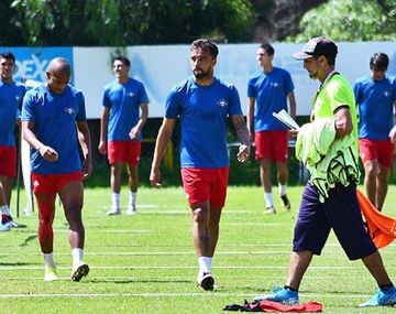 Crisis en el fútbol de Bolivia: los jugadores deben pagarse los test de coronavirus