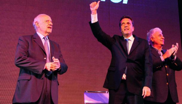 Guiño de Lavagna y De la Sota a Macri antes de la reunión massista