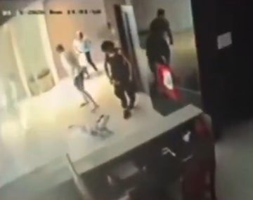 Indignante video: golpeó a un perro que le ladró a su hija y luego amenazó a su dueña