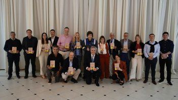 milei agasajo a sus funcionarios con un asado de fin de ano en olivos: que les regalo milei agasajo a sus funcionarios con un asado de fin de ano en olivos: que les regalo