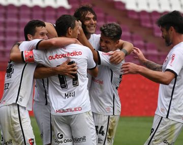 Newells cortó la racha y le ganó a Lanús en un partido con seis goles