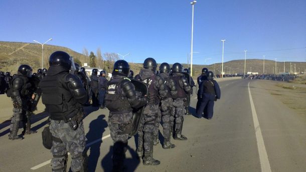 Tensión en Chubut: Infantería busca desalojar a Dragones