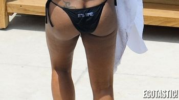 ella le pone un poco de pimienta a su bikini ella le pone un poco de pimienta a su bikini