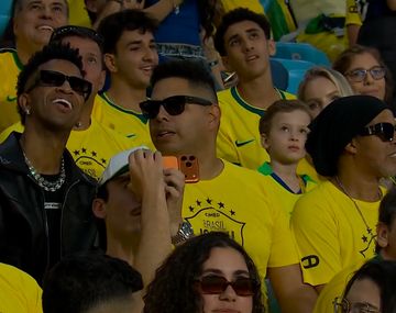 Insólito: tres hinchas idénticos a figuras de Brasil revolucionaron el Maracaná