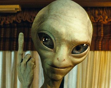 Quién es la única mujer que habla en idioma alienígena: los mejores memes