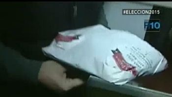mira el blooper de macri en el momento de presentar su voto mira el blooper de macri en el momento de presentar su voto