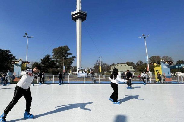 Abre el Parque de Invierno en Buenos Aires para las vacaciones: tiene una pista de patinaje gratuita