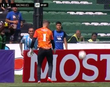 La insólita pelea entre el arquero de Racing y la mascota de Chicago