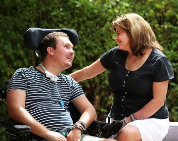 Un joven murió tras quedar ocho años tetrapléjico por comer una babosa viva en una apuesta