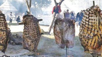 gratis: 8.000 litros de locro y 8.000 kilos de asado para repartir el 25 de mayo gratis: 8.000 litros de locro y 8.000 kilos de asado para repartir el 25 de mayo