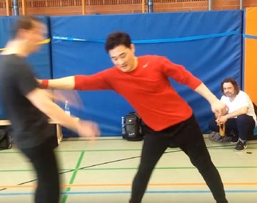 Logró hacer el legendario golpe de Bruce Lee