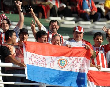Los hinchas paraguayos se acordaron de Moria
