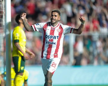 Unión goleó a Defensa y Justicia y quedó como escolta de la Zona A