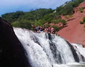 Cascada Colorada: la joya oculta de Jujuy con aguas de cristal para visitar en tu próximo descanso hoy ya acá