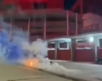 Hinchas de Racing se burlaron de Independiente tras su eliminación del Apertura