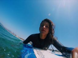 Mirá a Calu Rivero practicando surf