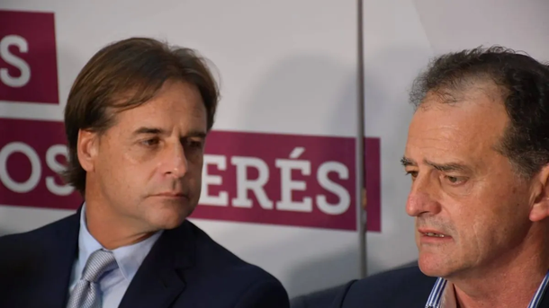 El presidente uruguayo Luis Lacalle Pou y el senador y líder de Cabildo Abierto