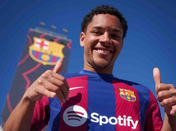 Vítor Roque llegó a Barcelona y se suma al equipo de Xavi: cuándo podría debutar