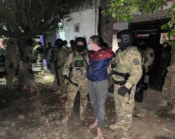 Un polic&iacute;a fue detenido tras atrincherarse en su casa y dispararle a otro efectivo. Foto: Oeste Noticias