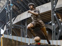Removieron la estatua de Maradona en Napoli: la insólita explicación