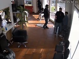 ¡Insólito!: Se cortó el pelo y después asaltó al peluquero en Olivos