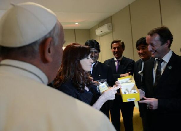 La Presidente manifestó su alegría por el regalo del Papa