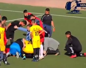 Conmoción por la muerte de un futbolista tras recibir una patada en pleno partido