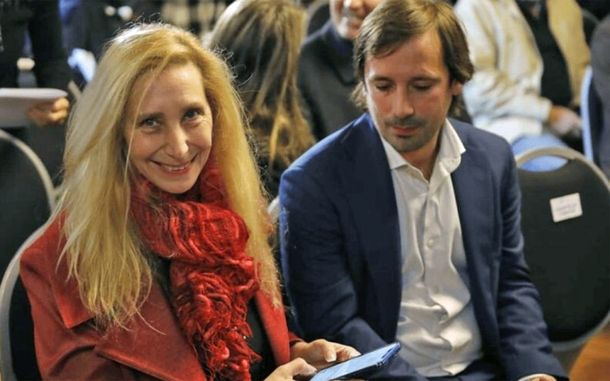 Karina Milei junto a su operador en Comodoro Py: Santiago Viola. Karina Milei junto a su operador en Comodoro Py: Santiago Viola.