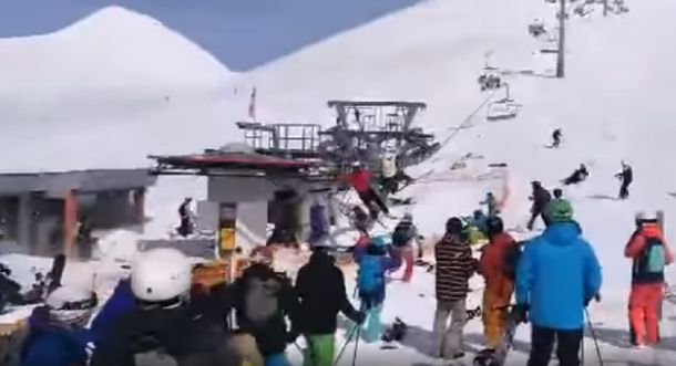 Una aerosilla comenzó a funcionar mal y generó pánico entre los esquiadores