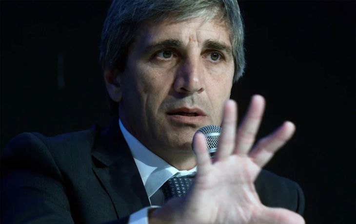Luis Caputo en Davos: No hay apuro para la dolarización
