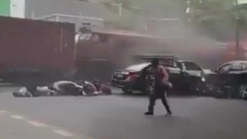 Desastre en Bangkok por el choque de un tren Desastre en Bangkok por el choque de un tren