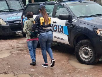 Detienen a dos mujeres por extorsionar a familiares de un detenido