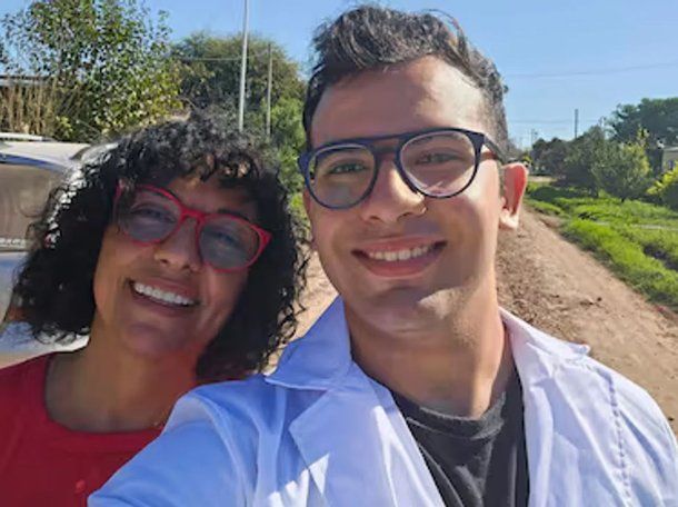 Marcela Acuña y su hijo César Sena Marcela Acuña y su hijo César Sena