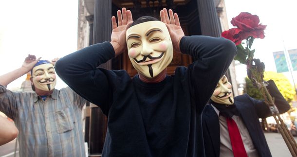 Hackers: El FBI robó datos de millones de usuarios de Apple