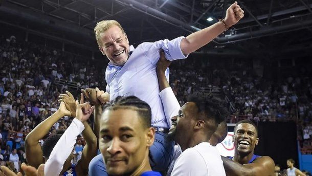 El descontrolado festejo del Che García tras dejar a la Argentina sin pase al Mundial de básquet