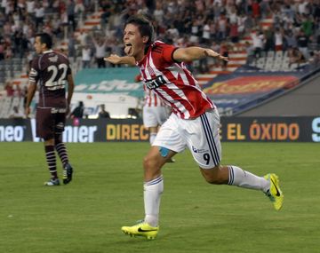 Estudiantes venció a Lanús y sigue siendo único líder