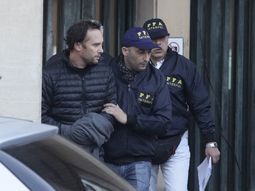 El fallo que rechazó extraditar a los Estados Unidos a los empresarios Hugo y Mariano Jinkis y al ex secretario general de la Conmebol, Eduardo Deluca, quedó firme este miércoles El fallo que rechazó extraditar a los Estados Unidos a los empresarios Hugo y Mariano Jinkis y al ex secretario general de la Conmebol, Eduardo Deluca, quedó firme este miércoles