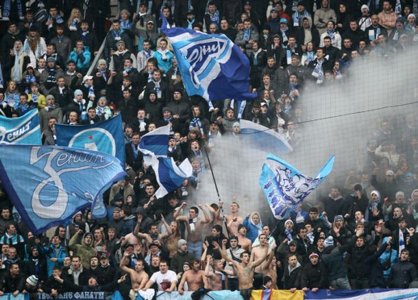 Hinchas rusos no quieren a negros y homosexuales en su equipo