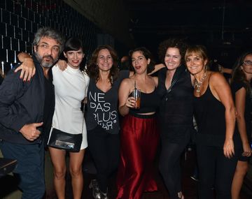 Mirá el look de los famosos en el show de Gloria Carrá y su banda