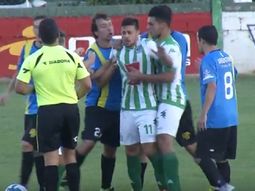 Los jugadores de Argentinos se pelearon con sus rivales y con el árbitro Los jugadores de Argentinos se pelearon con sus rivales y con el árbitro