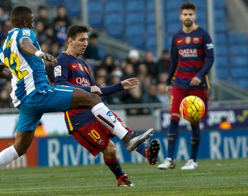 La pegada intacta: el tiro libre de Messi que pegó en el ángulo ante el Espanyol