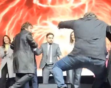 Tensión en el cierre de Milei: su cineasta se cayó y casi le arruina el escenario