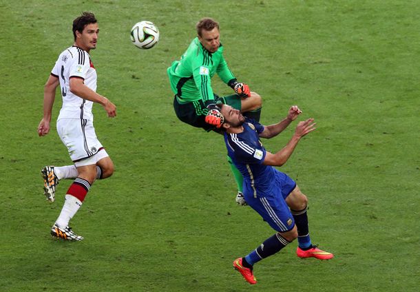 El penal no cobrado a Higuaín tiene su antecendente en el Mundial de 1982