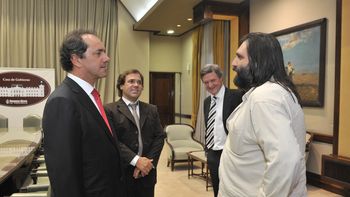 lamento que los docentes paren; mostramos voluntad lamento que los docentes paren; mostramos voluntad